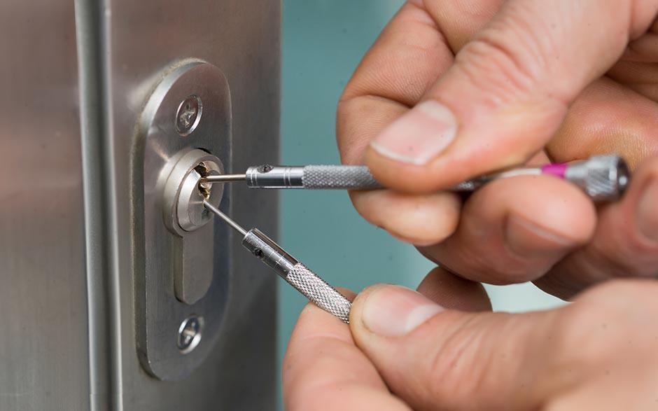 ouverture de porte claquée serrurier Chauconin-Neufmontiers